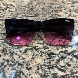 Quay, come thru style sunglasses.